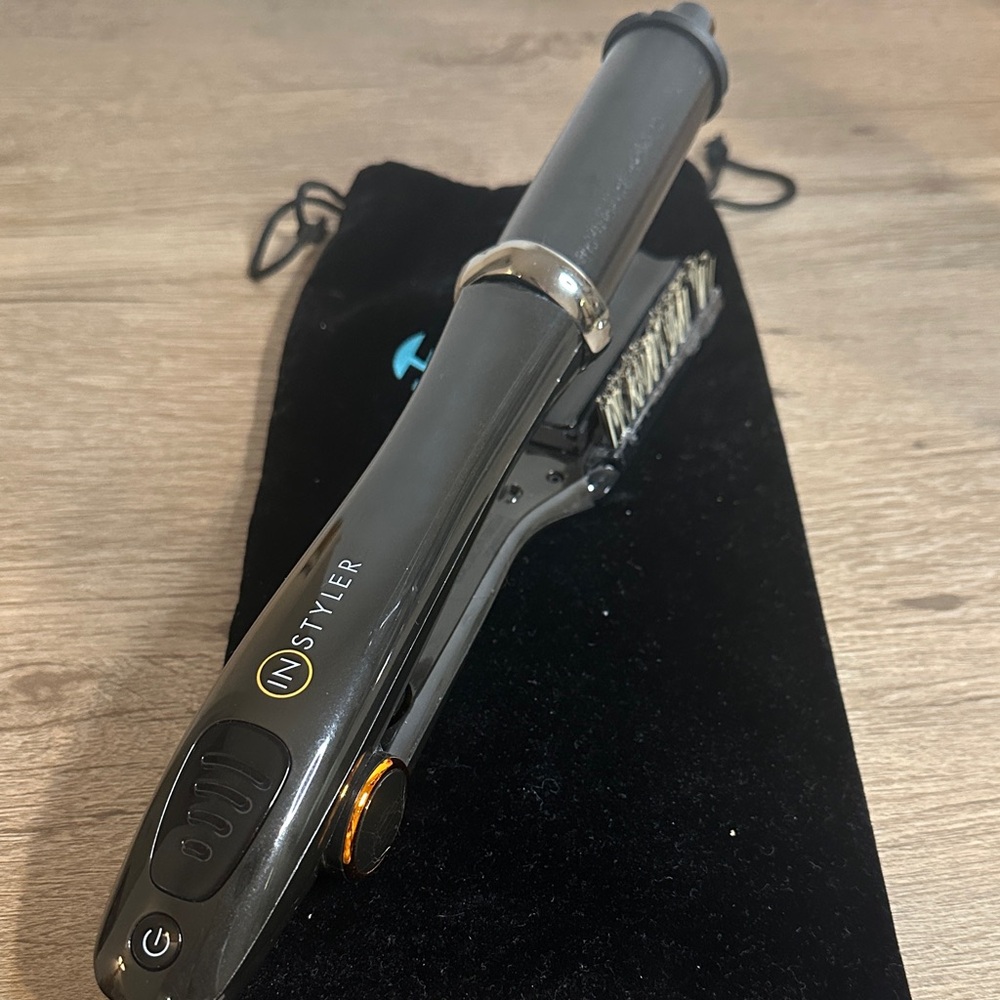 InStyler Hair Styling Tool in Black. Great condition. Brush is clean.